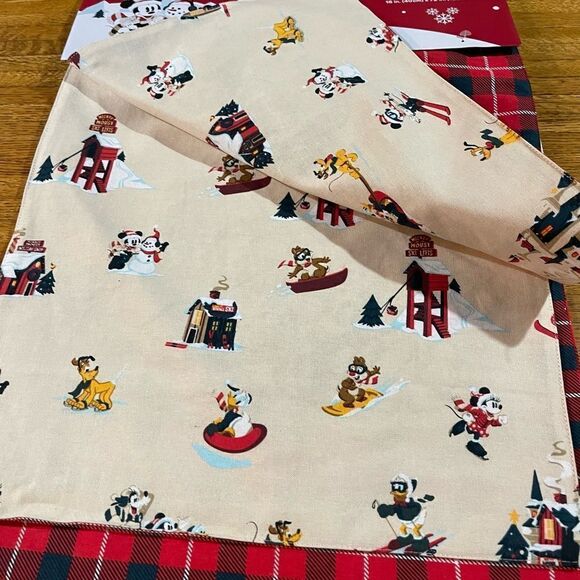 Disney Mickey And Friends Christmas Holiday Lodge Table Runner NWT - Picture 6 of 8